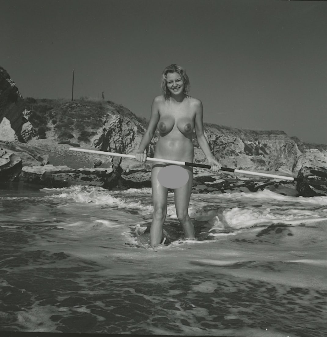 ANDRÉ DE DIENES Vintage Photo 1950s-1960s Nude Study: The provenance of this photo is from the estate/archives of notable photographer André de Dienes (Hungarian 1913 - 1986) in CA. André de Dienes is a well-known photographer, especially recognized fo
