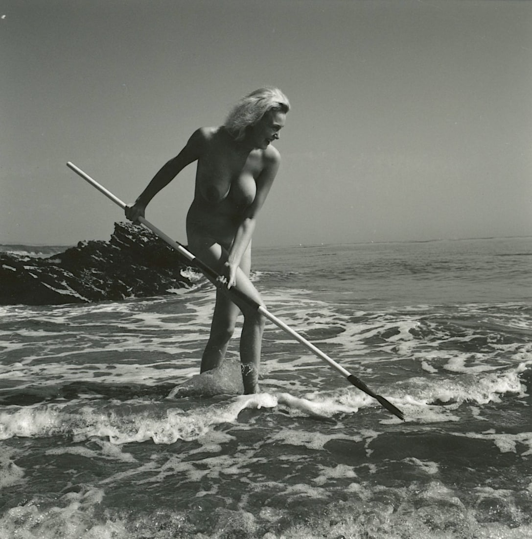 ANDRÉ DE DIENES Vintage Photo 1950s-1960s Nude Study: The provenance of this photo is from the estate/archives of notable photographer André de Dienes (Hungarian 1913 - 1986) in CA. André de Dienes is a well-known photographer, especially recognized fo