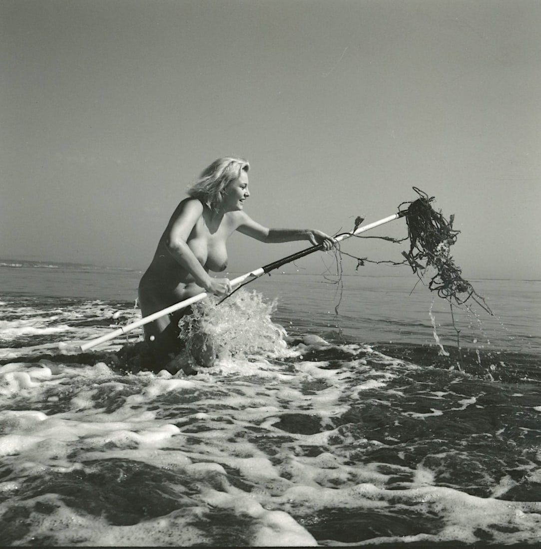 ANDRÉ DE DIENES Vintage Photo 1950s-1960s Nude Study: The provenance of this photo is from the estate/archives of notable photographer André de Dienes (Hungarian 1913 - 1986) in CA. André de Dienes is a well-known photographer, especially recognized fo