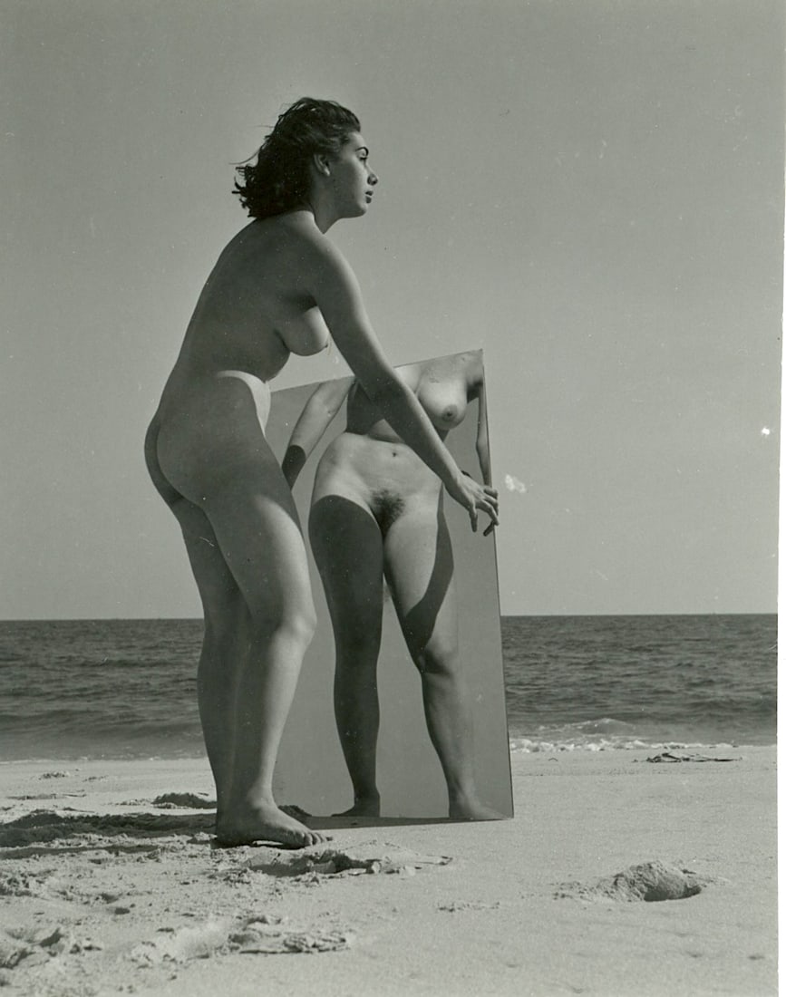 ANDRÉ DE DIENES Vintage Photo 1950s-1960s Nude Study: The provenance of this photo is from the estate/archives of notable photographer André de Dienes (Hungarian 1913 - 1986) in CA. André de Dienes is a well-known photographer, especially recognized fo