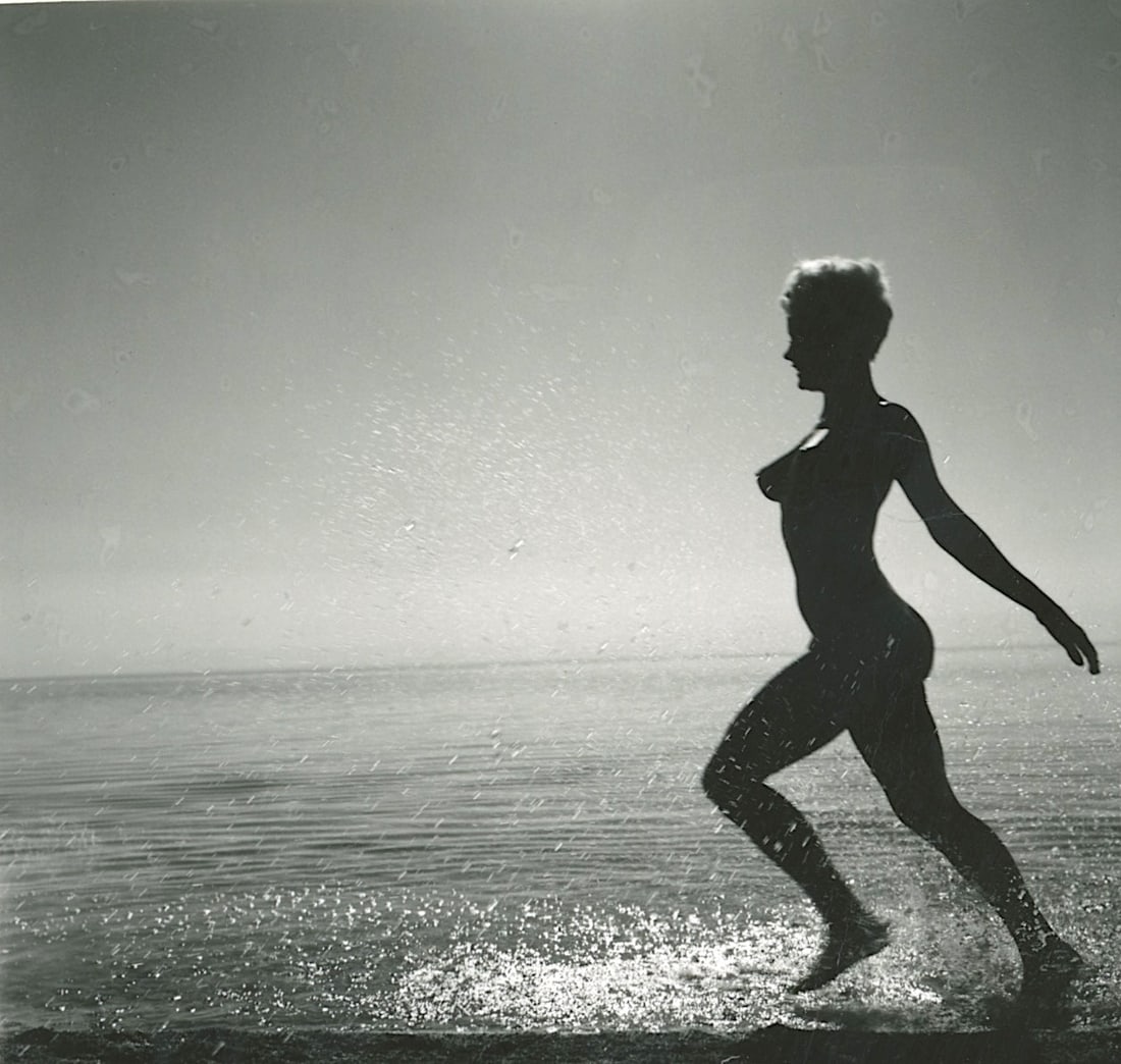 ANDRÉ DE DIENES Vintage Photo 1950s-1960s Nude Study: The provenance of this photo is from the estate/archives of notable photographer André de Dienes (Hungarian 1913 - 1986) in CA. André de Dienes is a well-known photographer, especially recognized fo