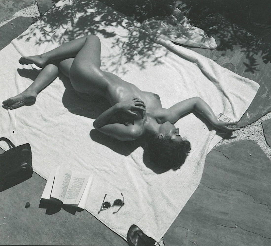 ANDRÉ DE DIENES Vintage Photo 1950s-1960s Nude Study: The provenance of this photo is from the estate/archives of notable photographer André de Dienes (Hungarian 1913 - 1986) in CA. André de Dienes is a well-known photographer, especially recognized fo