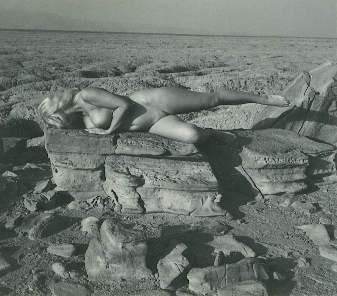 ANDRÉ DE DIENES Vintage Photo 1950s-1960s Nude Study: The provenance of this photo is from the estate/archives of notable photographer André de Dienes (Hungarian 1913 - 1986) in CA. André de Dienes is a well-known photographer, especially recognized fo