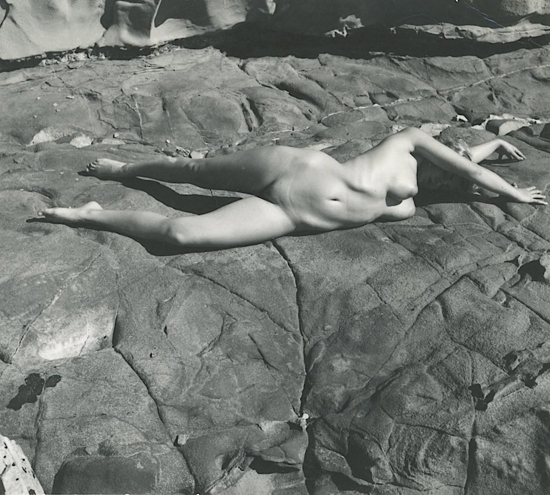 ANDRÉ DE DIENES Vintage Photo 1950s-1960s Nude Study: The provenance of this photo is from the estate/archives of notable photographer André de Dienes (Hungarian 1913 - 1986) in CA. André de Dienes is a well-known photographer, especially recognized fo