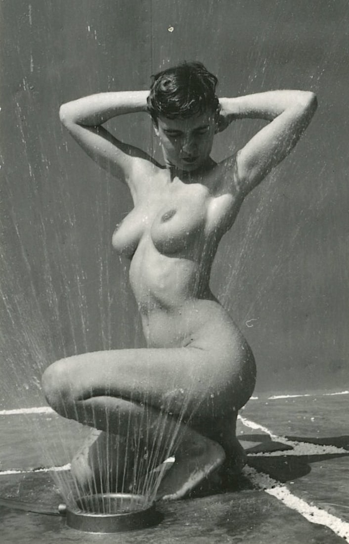 ANDRÉ DE DIENES Vintage Photo 1950s-1960s Nude Study: The provenance of this photo is from the estate/archives of notable photographer André de Dienes (Hungarian 1913 - 1986) in CA. André de Dienes is a well-known photographer, especially recognized fo