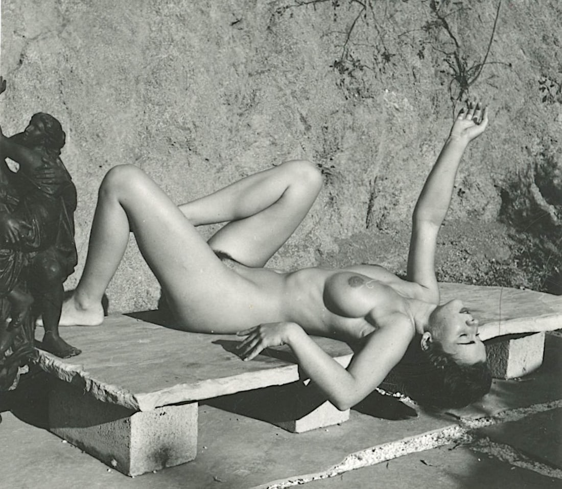 ANDRÉ DE DIENES Vintage Photo 1950s-1960s Nude Study: The provenance of this photo is from the estate/archives of notable photographer André de Dienes (Hungarian 1913 - 1986) in CA. André de Dienes is a well-known photographer, especially recognized fo