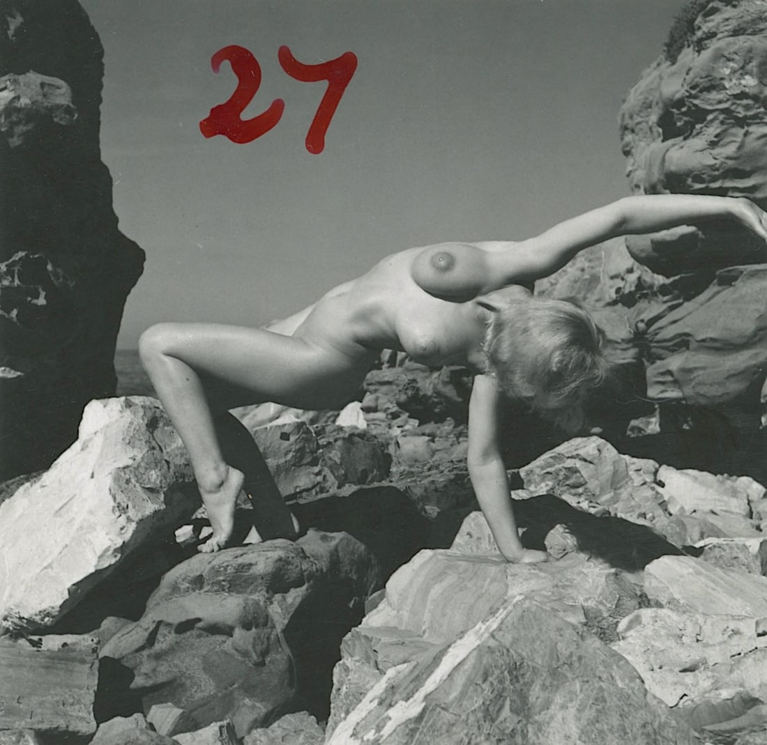 ANDRÉ DE DIENES Vintage Photo 1950s-1960s Nude Study: The provenance of this photo is from the estate/archives of notable photographer André de Dienes (Hungarian 1913 - 1986) in CA. André de Dienes is a well-known photographer, especially recognized fo