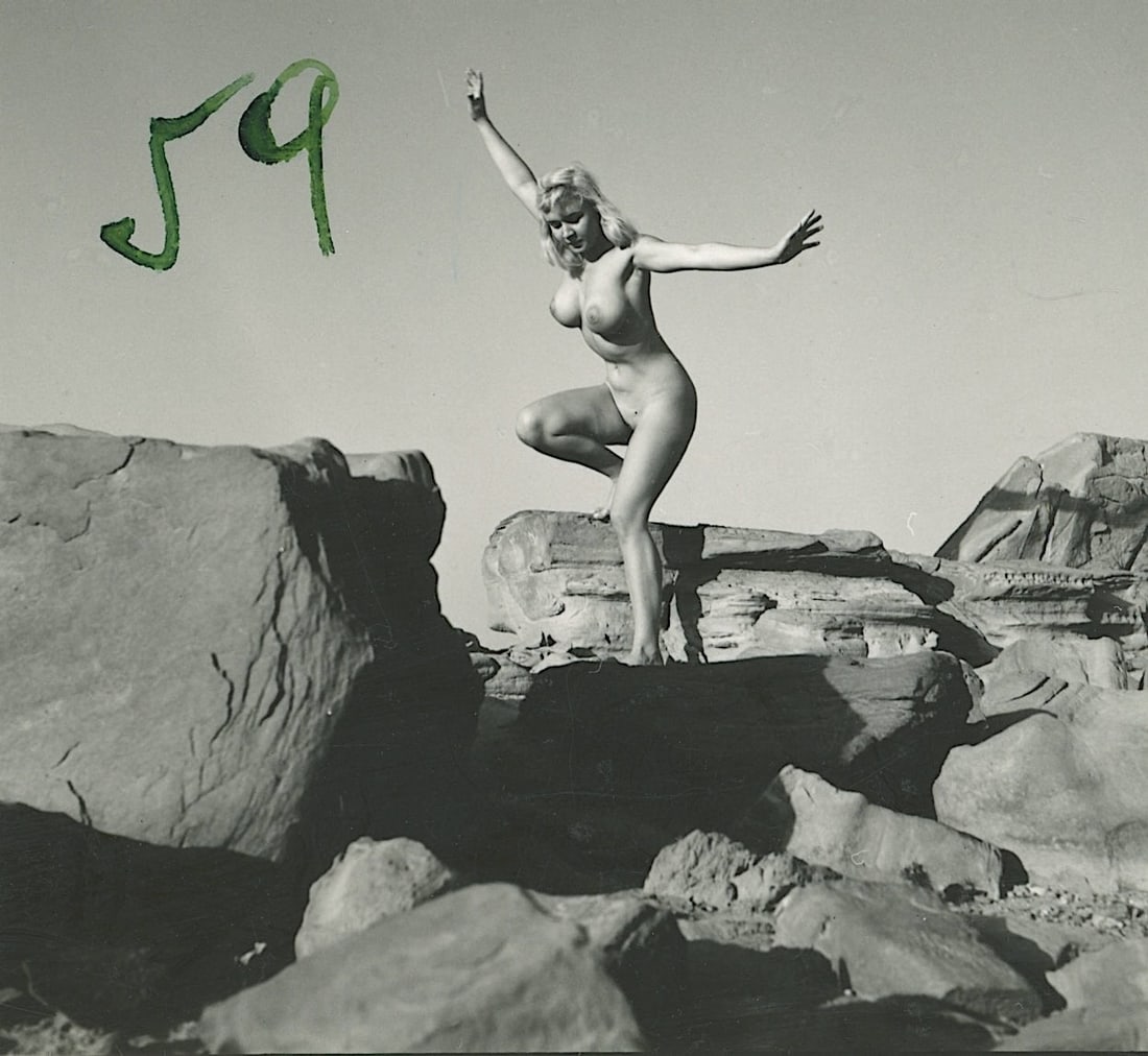 ANDRÉ DE DIENES Vintage Photo 1950s-1960s Nude Study: The provenance of this photo is from the estate/archives of notable photographer André de Dienes (Hungarian 1913 - 1986) in CA. André de Dienes is a well-known photographer, especially recognized fo