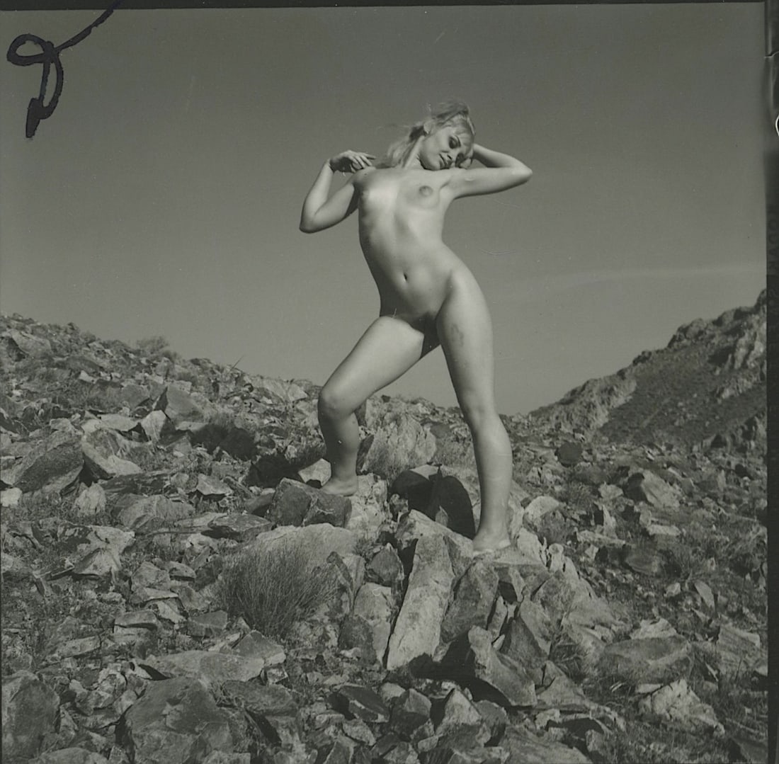 ANDRÉ DE DIENES Vintage Photo 1950s-1960s Nude Study: The provenance of this photo is from the estate/archives of notable photographer André de Dienes (Hungarian 1913 - 1986) in CA. André de Dienes is a well-known photographer, especially recognized fo