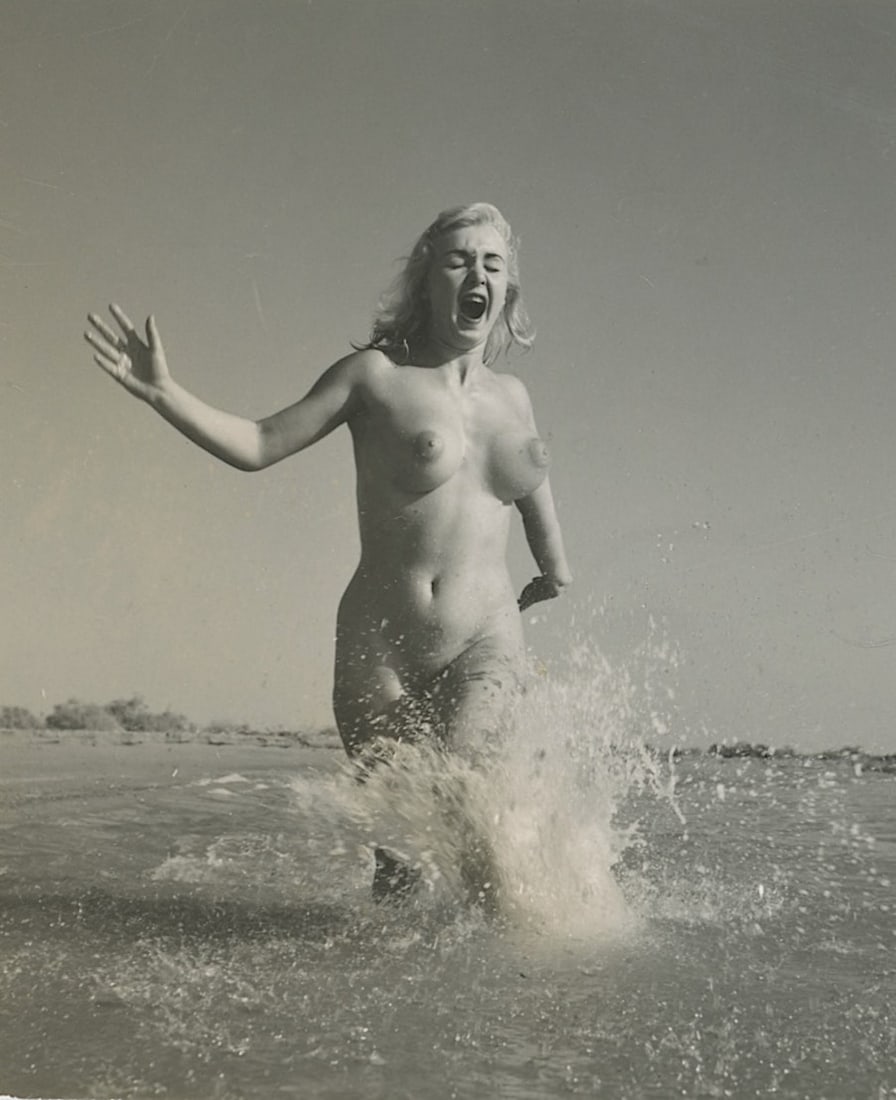 ANDRÉ DE DIENES Vintage Photo 1950s-1960s Nude Study: The provenance of this photo is from the estate/archives of notable photographer André de Dienes (Hungarian 1913 - 1986) in CA. André de Dienes is a well-known photographer, especially recognized fo