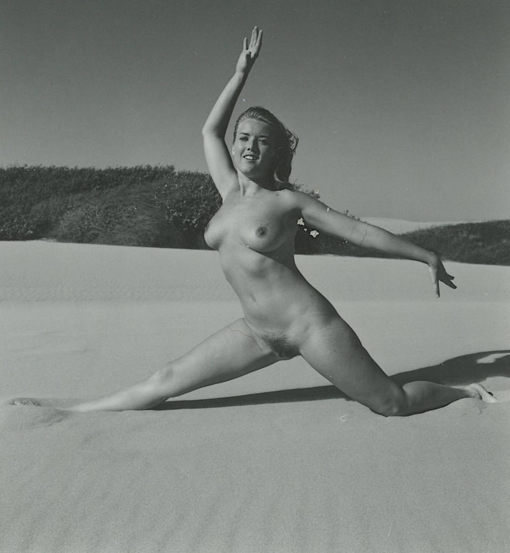 ANDRÉ DE DIENES Vintage Photo 1950s-1960s Nude Study: The provenance of this photo is from the estate/archives of notable photographer André de Dienes (Hungarian 1913 - 1986) in CA. André de Dienes is a well-known photographer, especially recognized fo