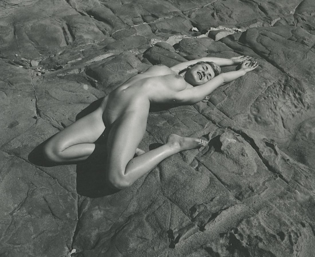 ANDRÉ DE DIENES Vintage Photo 1950s-1960s Nude Study: The provenance of this photo is from the estate/archives of notable photographer André de Dienes (Hungarian 1913 - 1986) in CA. André de Dienes is a well-known photographer, especially recognized fo