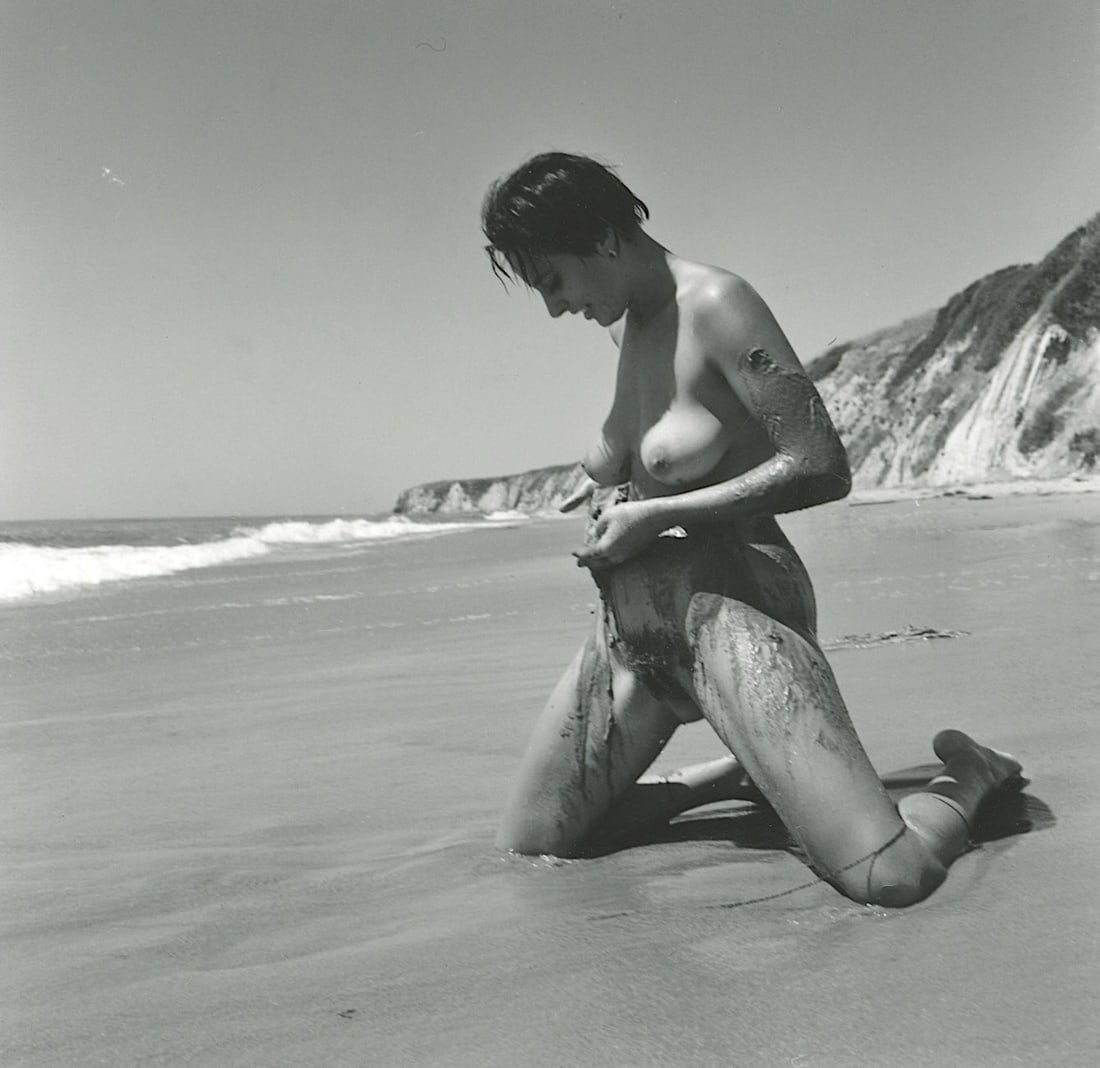 ANDRÉ DE DIENES Vintage Photo 1950s-1960s Nude Study: The provenance of this photo is from the estate/archives of notable photographer André de Dienes (Hungarian 1913 - 1986) in CA. André de Dienes is a well-known photographer, especially recognized fo