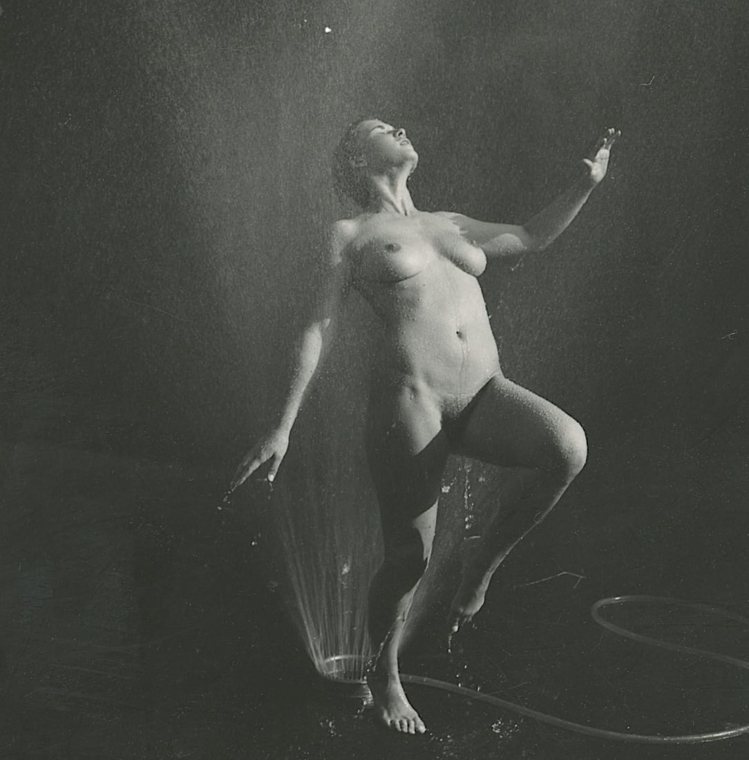 ANDRÉ DE DIENES Vintage Photo 1950s-1960s Nude Study: The provenance of this photo is from the estate/archives of notable photographer André de Dienes (Hungarian 1913 - 1986) in CA. André de Dienes is a well-known photographer, especially recognized fo