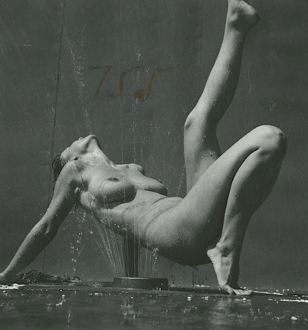 ANDRÉ DE DIENES Vintage Photo 1950s-1960s Nude Study: The provenance of this photo is from the estate/archives of notable photographer André de Dienes (Hungarian 1913 - 1986) in CA. André de Dienes is a well-known photographer, especially recognized fo
