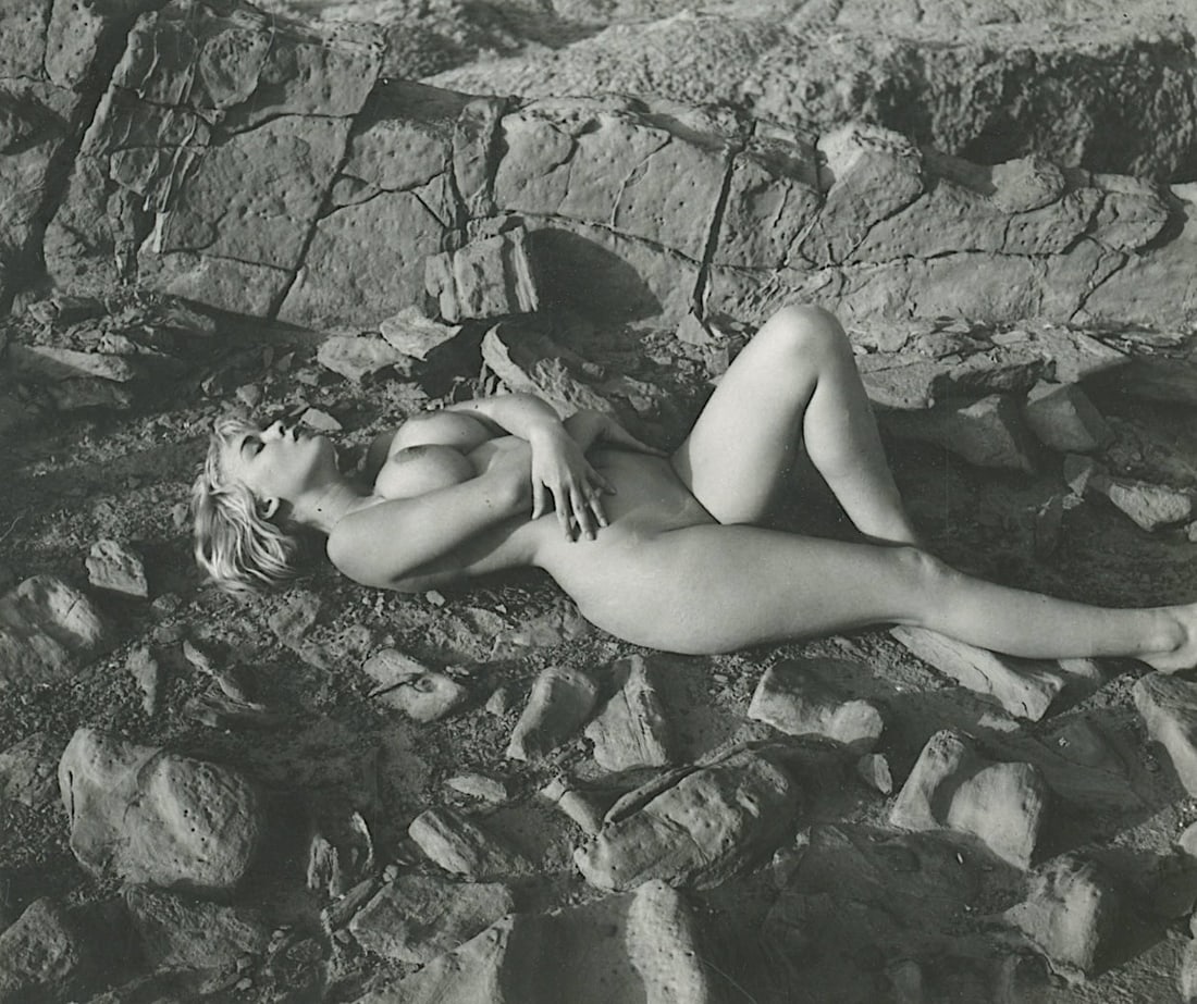 ANDRÉ DE DIENES Vintage Photo 1950s-1960s Nude Study: The provenance of this photo is from the estate/archives of notable photographer André de Dienes (Hungarian 1913 - 1986) in CA. André de Dienes is a well-known photographer, especially recognized fo