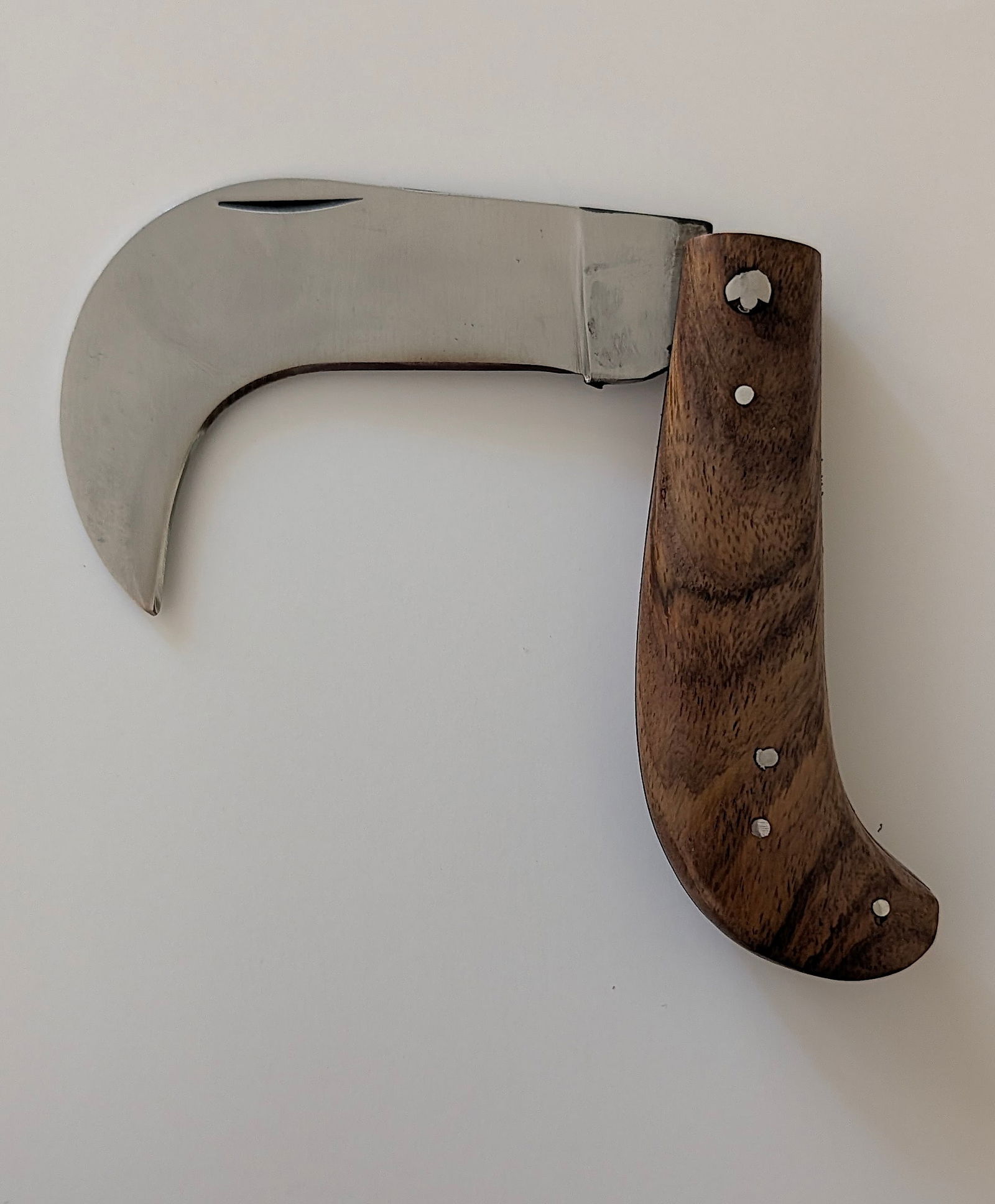 Handcrafted Heirloom Damascus Steel Knife with Leather Sheath OPP!: These aren't your average factory-made knives. Each handmade damascus knife is a unique work of art, forged with time-honored techniques and the skill of a dedicated craftsperson. The distinctive laye