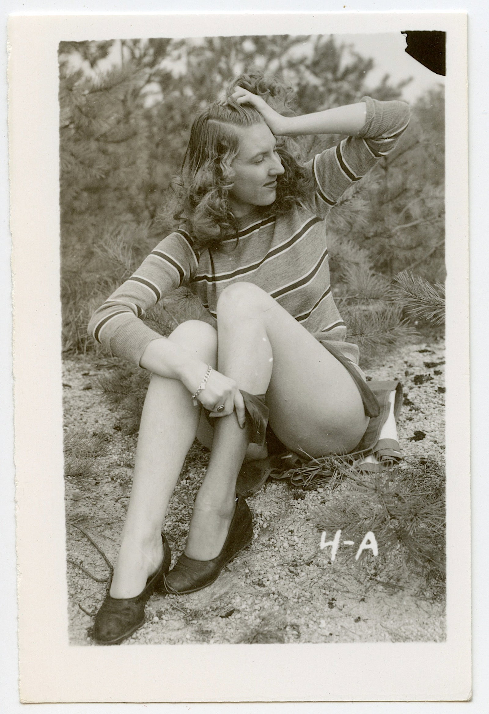 Original Vintage Photograph 1940s - 1950s American Pin Up Girl: This lot is coming from the estate of a collector in RI. The dimensions are Approx. 4" x 2.75" (variances can occur). We have included a quality scan to show it's actual condition. This lot is located