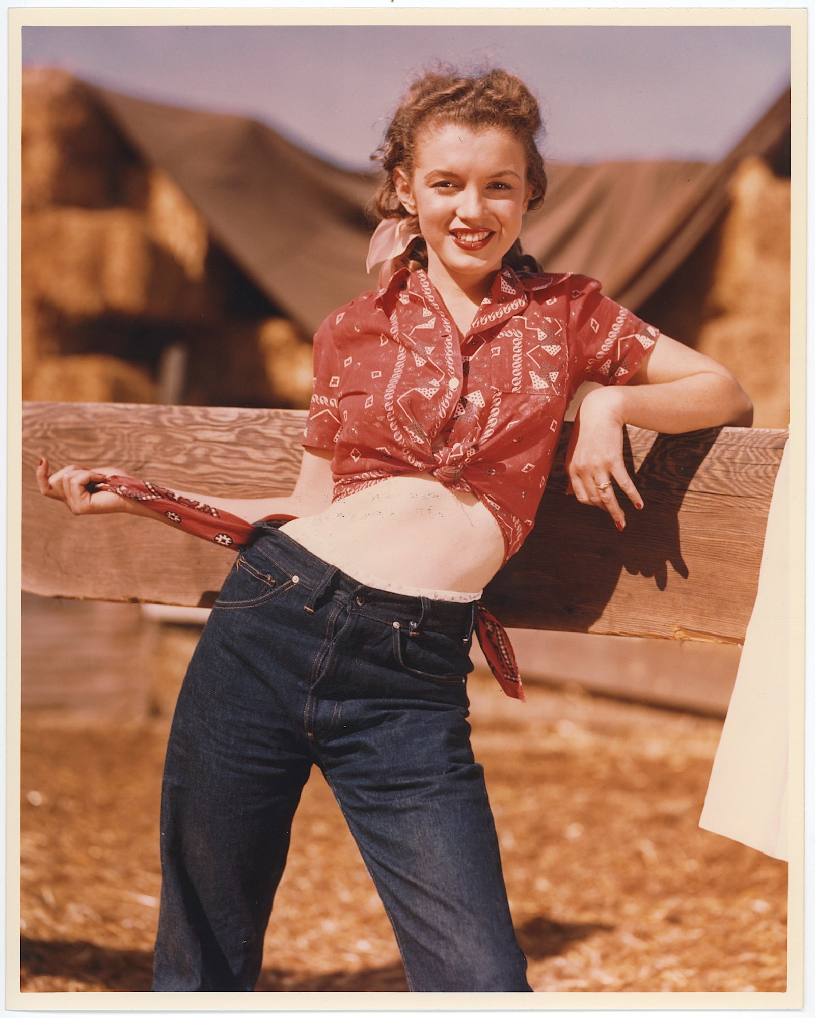 ANDRE DE DIENES Vintage Photograph of MARILYN MONROE, Stamped: This lot is coming from the estate of a collector in LA, CA. The dimensions are Approx.10" x 8". We have included quality images to show it's actual condition. This lot is located in Boca Raton, Fl an