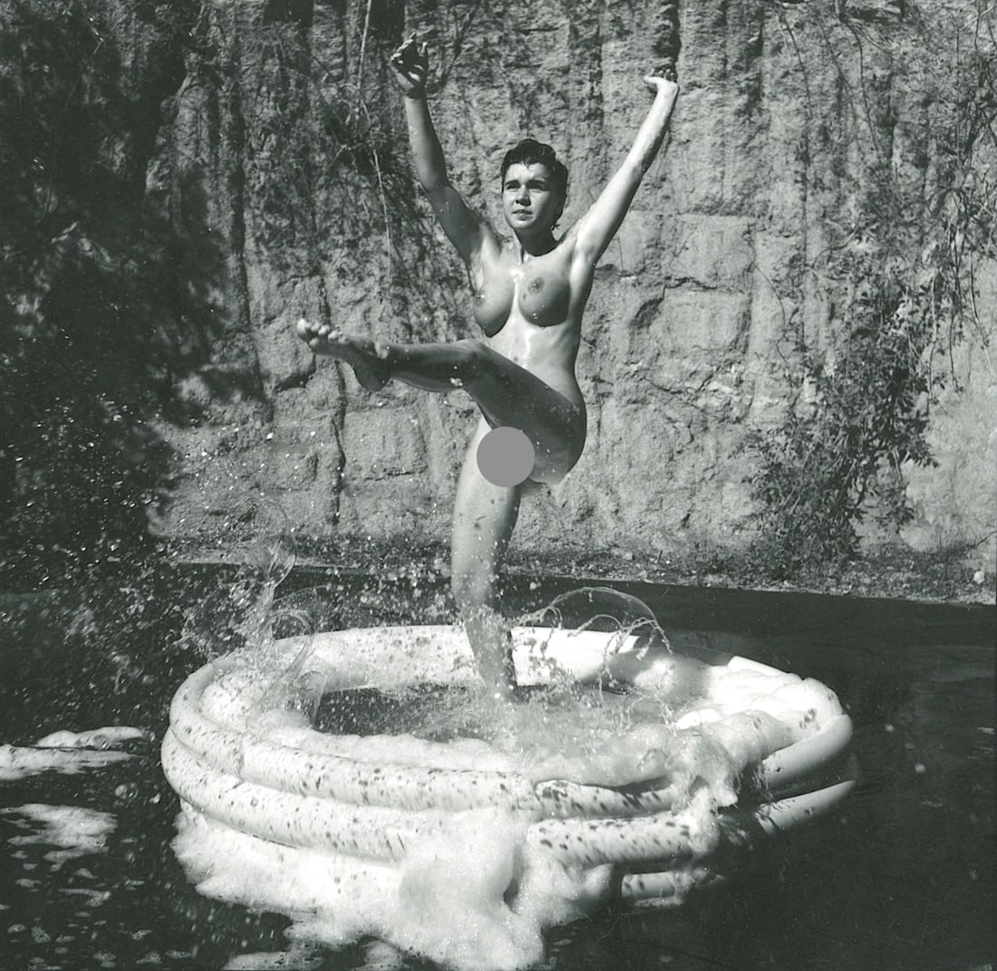 ANDRÉ DE DIENES Vintage Photo 1950s-1960s Nude Study: The provenance of this photo is from the estate/archives of notable photographer André de Dienes (Hungarian 1913 - 1986) in CA. André de Dienes is a well-known photographer, especially recognized fo