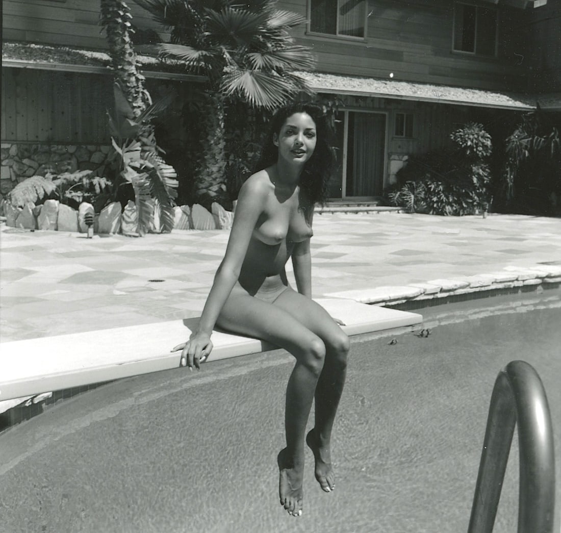 ANDRÉ DE DIENES Vintage Photo 1950s-1960s Nude Study: The provenance of this photo is from the estate/archives of notable photographer André de Dienes (Hungarian 1913 - 1986) in CA. André de Dienes is a well-known photographer, especially recognized fo