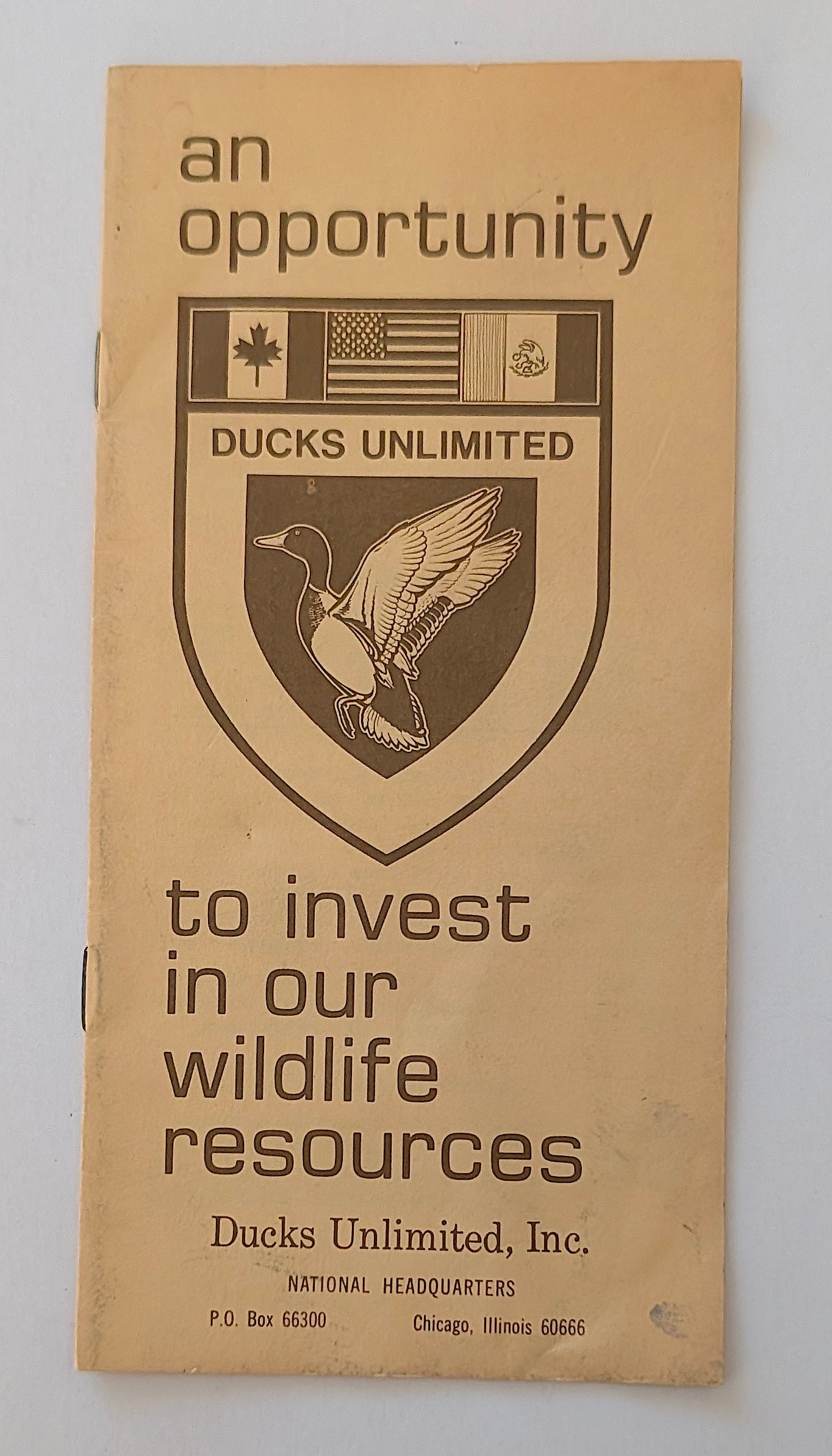 Vintage Brochure for Ducks Unlimited: The provenance of this item is from a professional photographer in LA, CA. This lot is located in Boca Raton, Fl and its shipment will be made directly by Artelisted. Shipping insurance is the respons