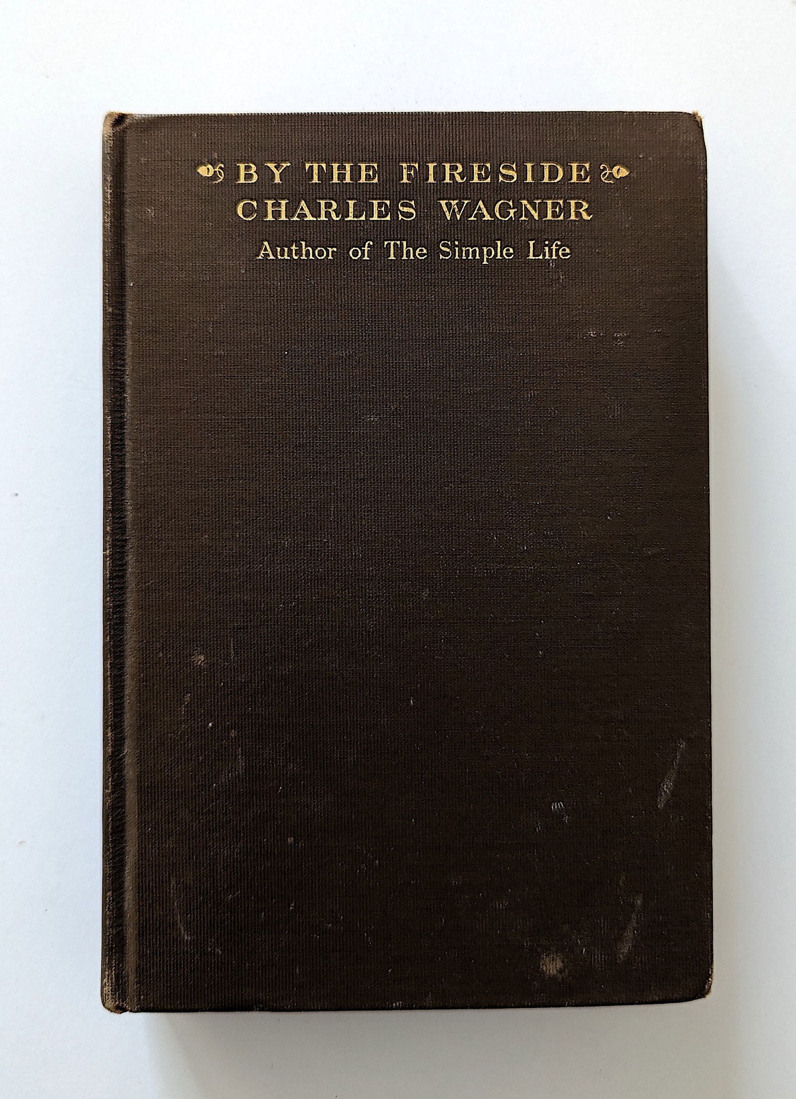 Book By The Fireside by Charles Wagner, 1904: The provenance is from an important collector (during many decades) in Gainesville, GA. We have included quality images to show it's actual condition. This lot is located in Boca Raton, Fl and its shi