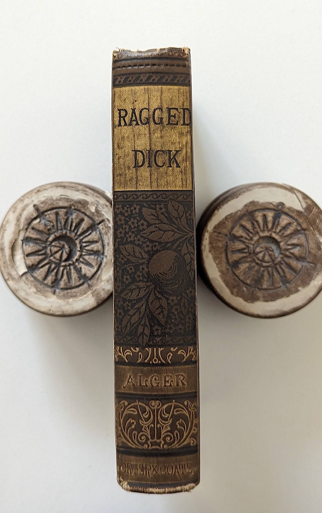 Book RAGGED DICK SERIES by Horatio Alger Jr., 1868: The provenance is from an important collector (during many decades) in Gainesville, GA. We have included quality images to show it's actual condition. This lot is located in Boca Raton, Fl and its shi