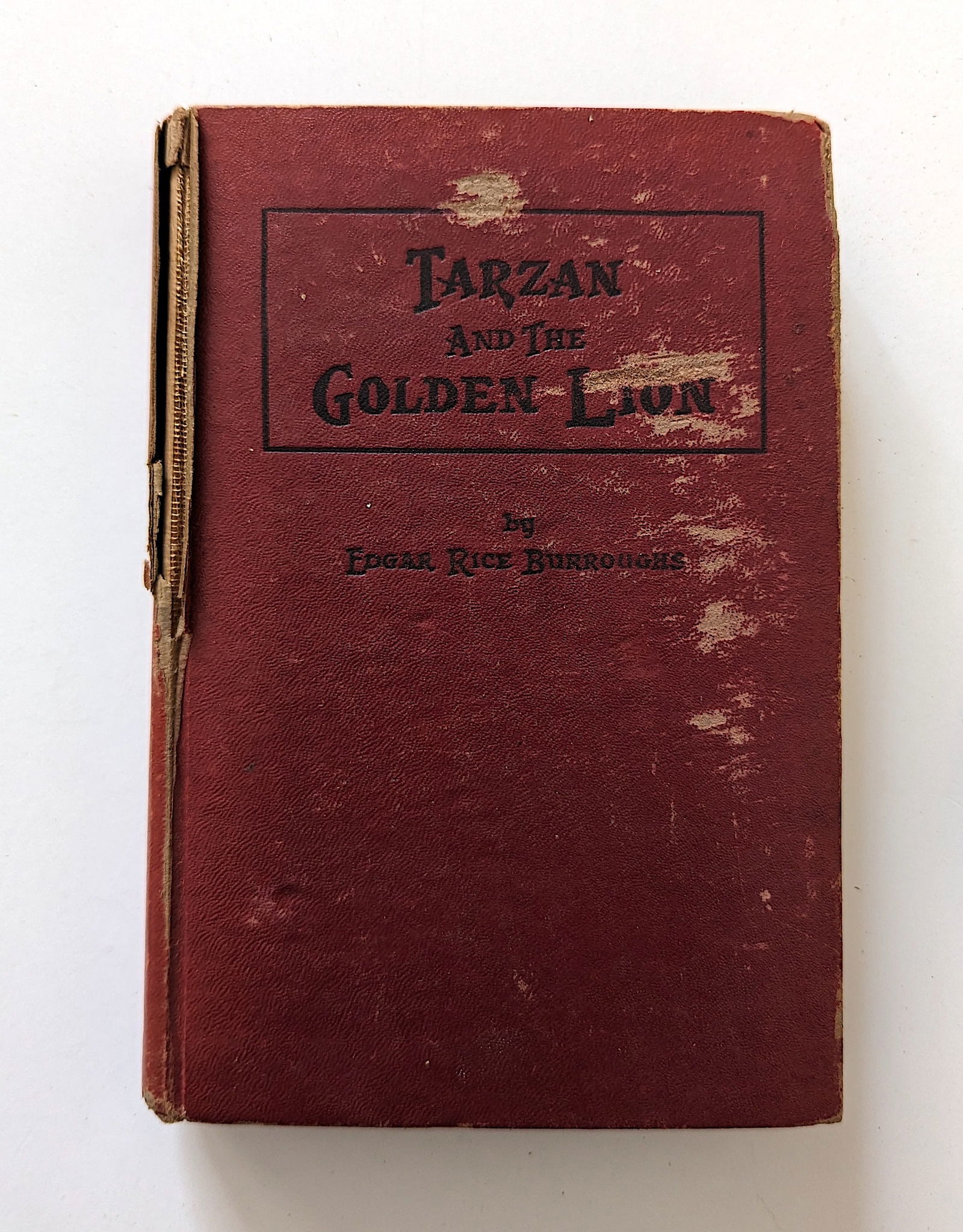 TARZAN and the Golden Lion Publ. Grosset & Dunlap, 1924: The provenance is from an important collector (during many decades) in Gainesville, GA. We have included quality images to show it's actual condition. This lot is located in Boca Raton, Fl and its shi
