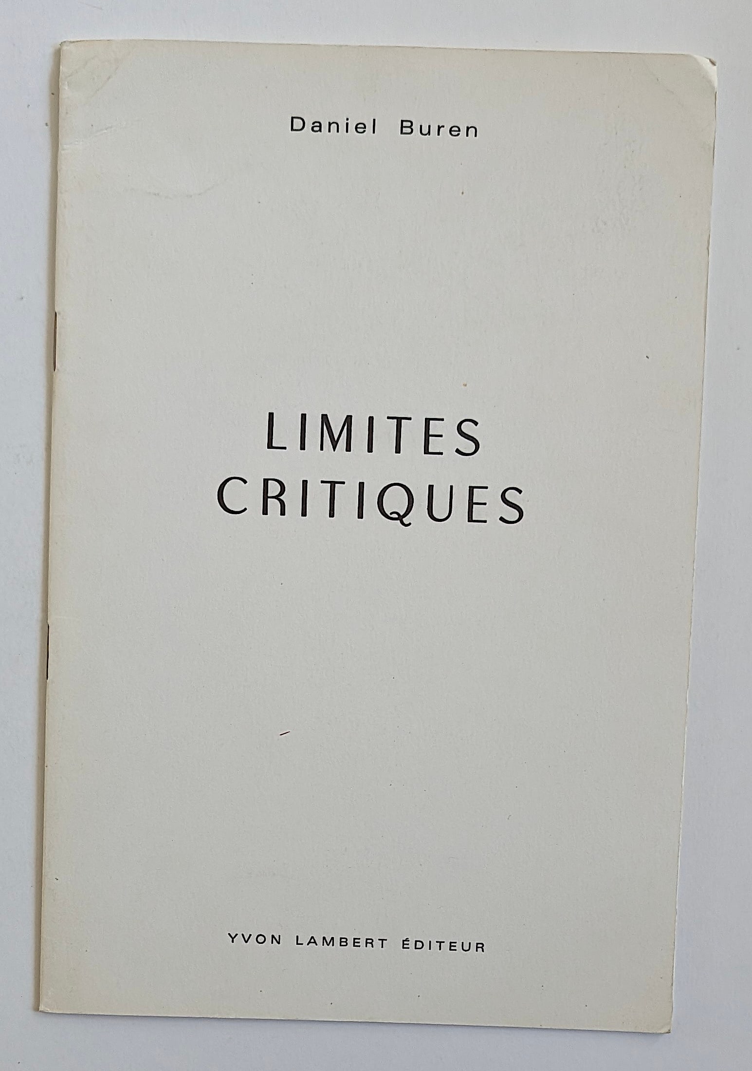 Daniel Buren - Limites Critiques - Yvon Lambert Editeur 1970: From the estate of Mr. Ira Licht (1938–2023) — a distinguished art historian, curator, and museum director. Mr. Licht was educated at Columbia College, where he studied art history. He later