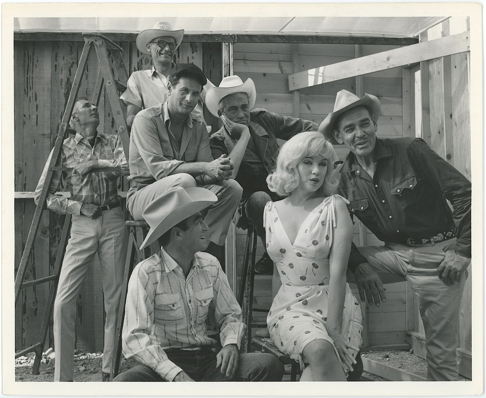 Vintage Photo MARILYN MONROE 1961 with CLARK GABLE & M. CLIFT: Vintage Photograph This lot is coming from the estate of a deceased collector in Miami, FL. The dimensions are Approx. 10" x 8". We have included quality images to show it's actual condition. This lot