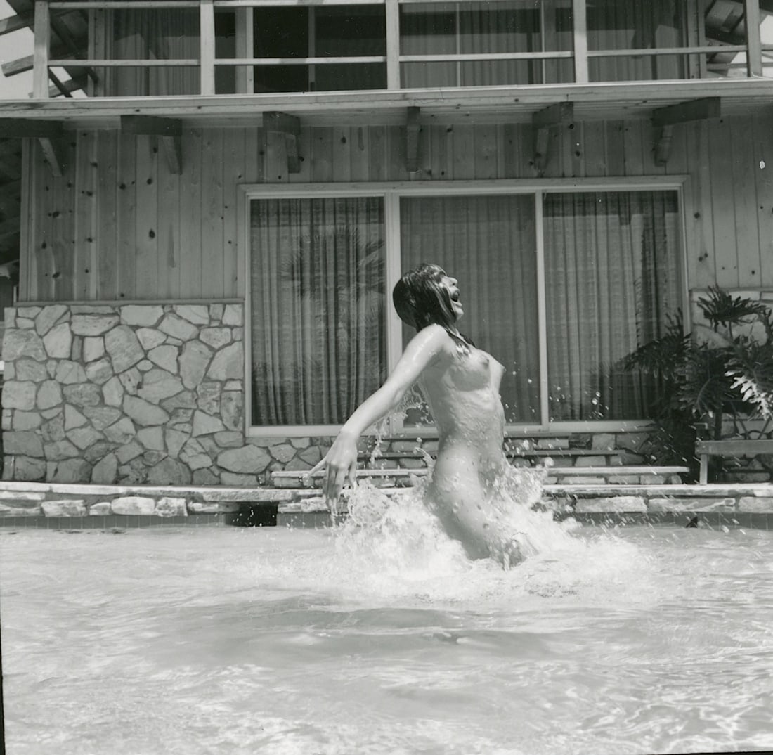 ANDRÉ DE DIENES Vintage Photo 1950s-1960s Nude Study: The provenance of this photo is from the estate/archives of notable photographer André de Dienes (Hungarian 1913 - 1986) in CA. André de Dienes is a well-known photographer, especially recognized fo