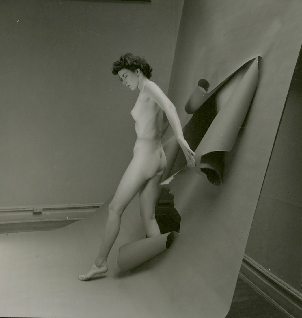 ANDRÉ DE DIENES Vintage Photo 1950s-1960s Nude Study: The provenance of this photo is from the estate/archives of notable photographer André de Dienes (Hungarian 1913 - 1986) in CA. André de Dienes is a well-known photographer, especially recognized fo