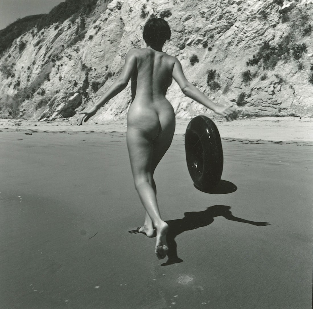 ANDRÉ DE DIENES Vintage Photo 1950s-1960s Nude Study: The provenance of this photo is from the estate/archives of notable photographer André de Dienes (Hungarian 1913 - 1986) in CA. André de Dienes is a well-known photographer, especially recognized fo