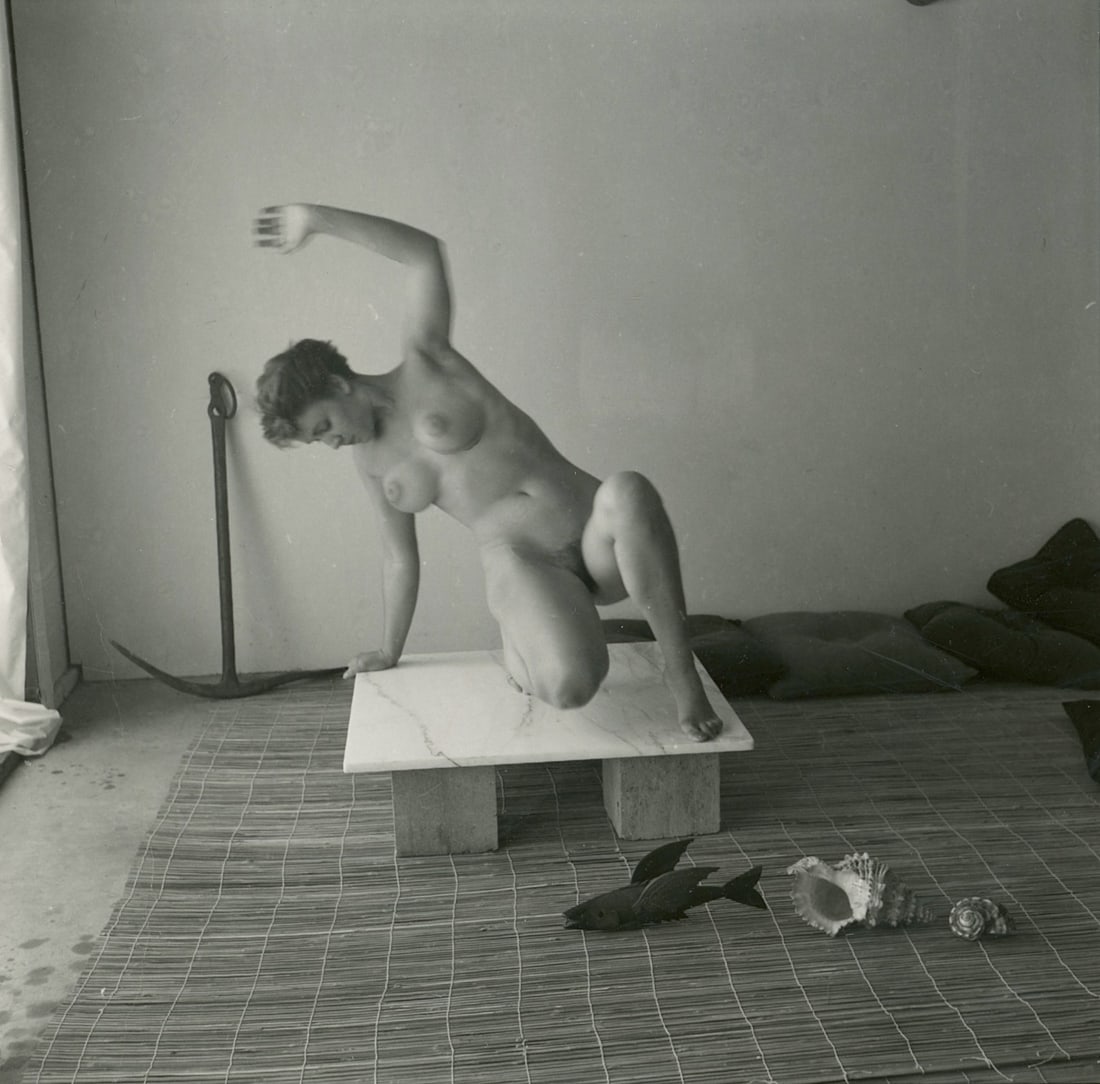 ANDRÉ DE DIENES Vintage Photo 1950s-1960s Nude Study: The provenance of this photo is from the estate/archives of notable photographer André de Dienes (Hungarian 1913 - 1986) in CA. André de Dienes is a well-known photographer, especially recognized fo