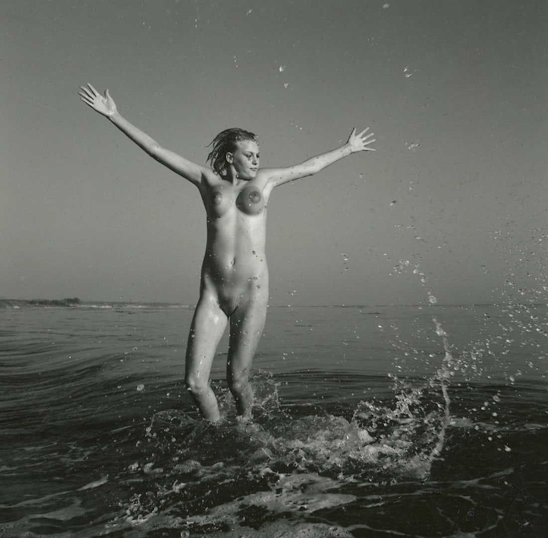 ANDRÉ DE DIENES Vintage Photo 1950s-1960s Nude Study: The provenance of this photo is from the estate/archives of notable photographer André de Dienes (Hungarian 1913 - 1986) in CA. André de Dienes is a well-known photographer, especially recognized fo