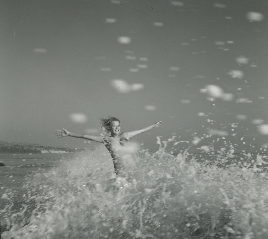 ANDRÉ DE DIENES Vintage Photo 1950s-1960s Nude Study: The provenance of this photo is from the estate/archives of notable photographer André de Dienes (Hungarian 1913 - 1986) in CA. André de Dienes is a well-known photographer, especially recognized fo
