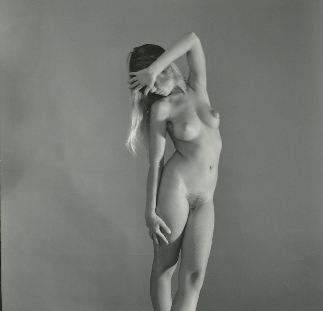 ANDRÉ DE DIENES Vintage Photo 1950s-1960s Nude Study: The provenance of this photo is from the estate/archives of notable photographer André de Dienes (Hungarian 1913 - 1986) in CA. André de Dienes is a well-known photographer, especially recognized fo