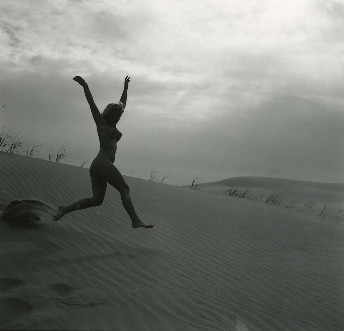 ANDRÉ DE DIENES Vintage Photo 1950s-1960s Nude Study: The provenance of this photo is from the estate/archives of notable photographer André de Dienes (Hungarian 1913 - 1986) in CA. André de Dienes is a well-known photographer, especially recognized fo