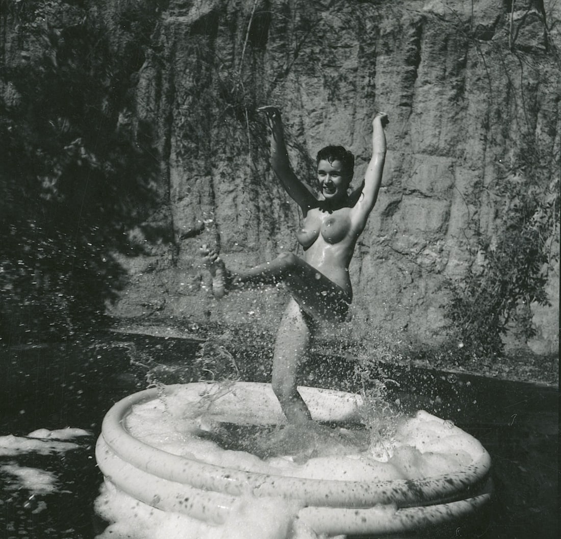 ANDRÉ DE DIENES Vintage Photo 1950s-1960s Nude Study: The provenance of this photo is from the estate/archives of notable photographer André de Dienes (Hungarian 1913 - 1986) in CA. André de Dienes is a well-known photographer, especially recognized fo