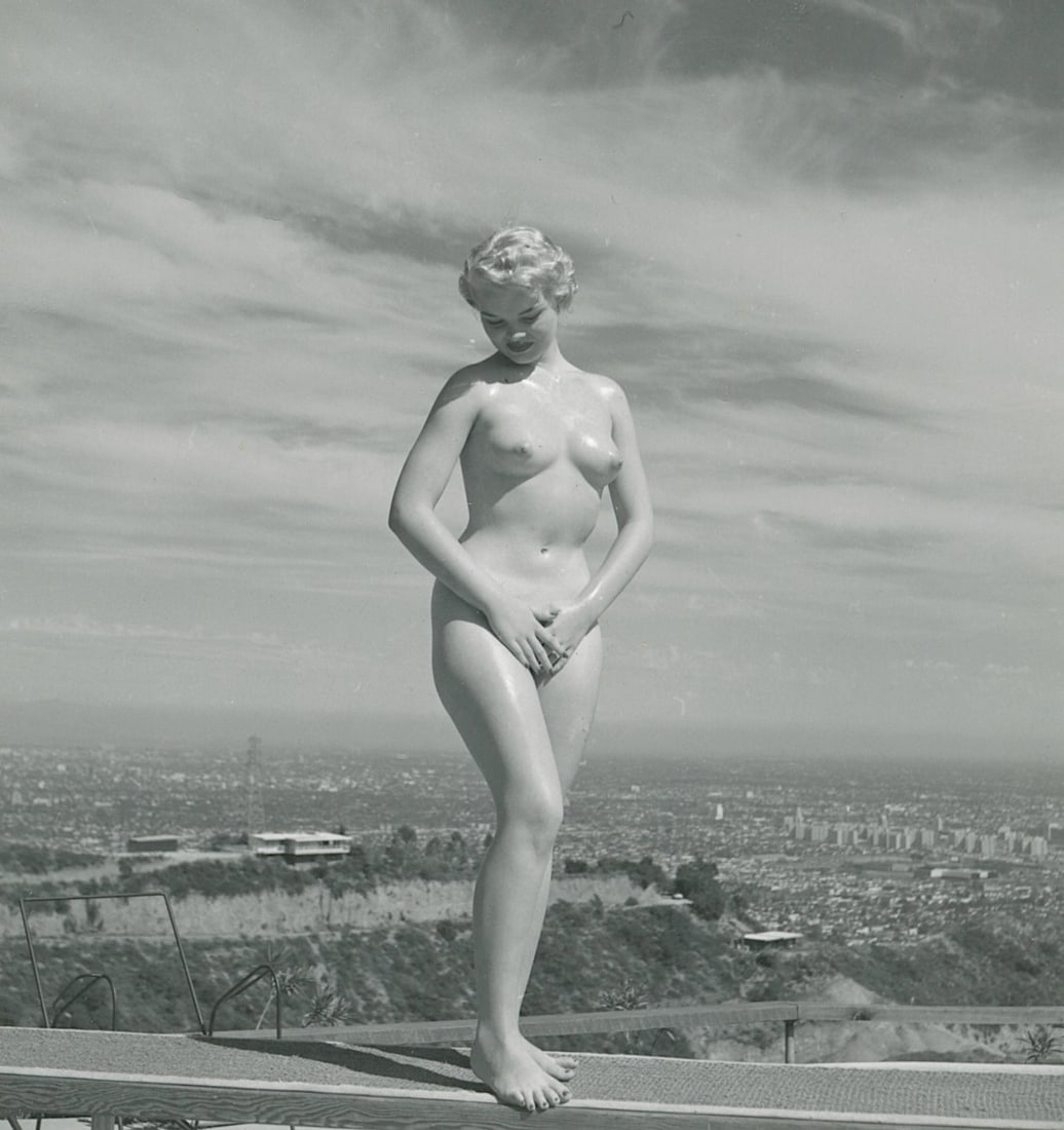ANDRÉ DE DIENES Vintage Photo 1950s-1960s Nude Study: The provenance of this photo is from the estate/archives of notable photographer André de Dienes (Hungarian 1913 - 1986) in CA. André de Dienes is a well-known photographer, especially recognized fo