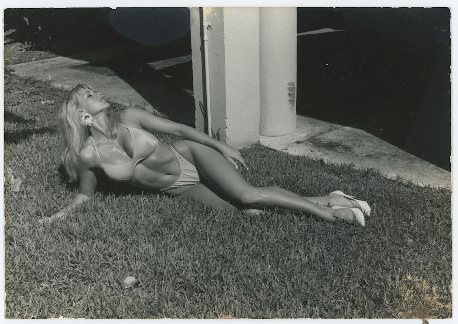 Vintage Photograph 20th Century Pin-Up Bikini Model: This lot is coming from the estate of a collector in RI. We have included a quality scan to show it's actual condition. The dimensions are Approx. 3.5" x 5". This lot is located in Boca Raton, Fl and