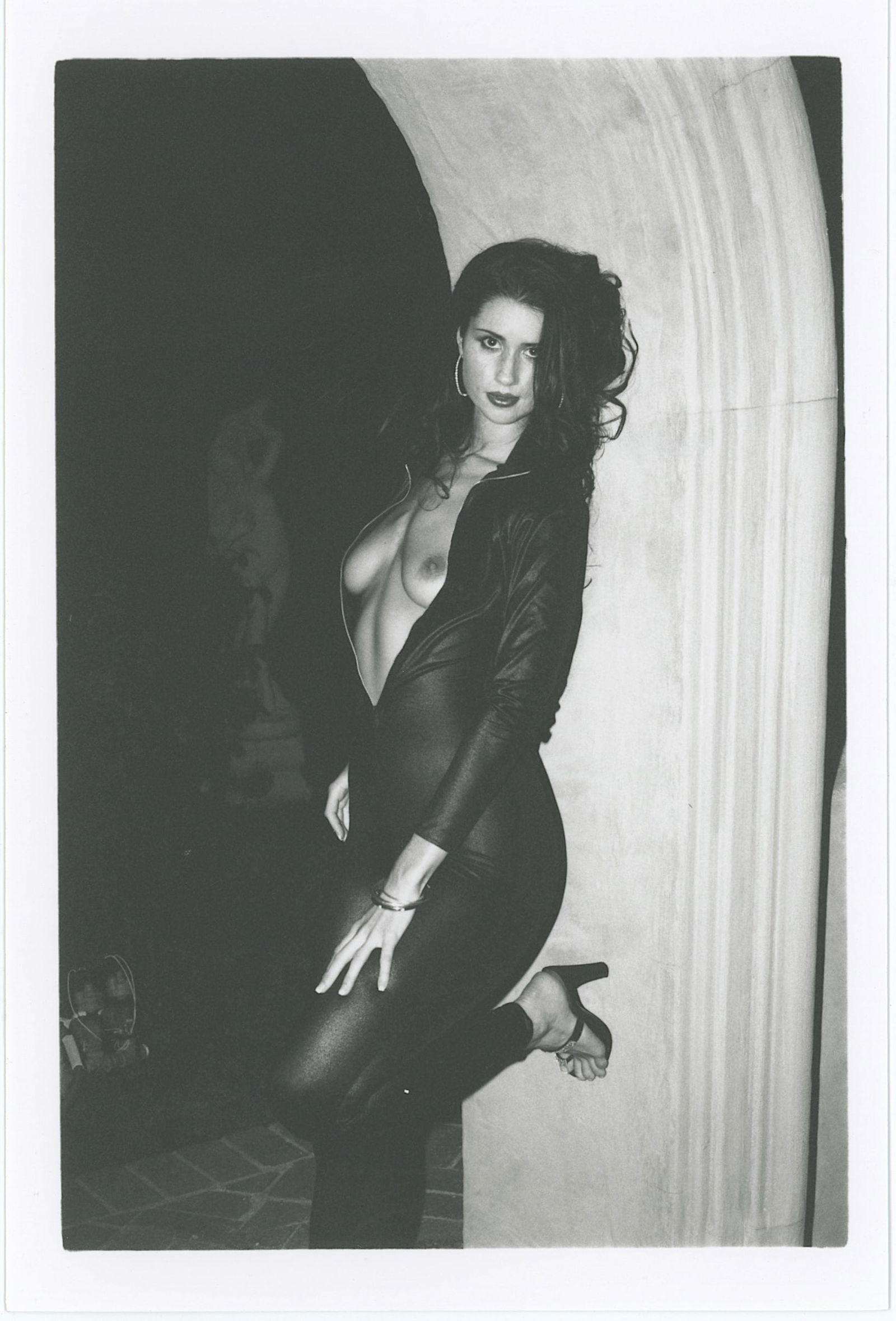 Vintage Photograph PIN-UP Model Artistic Posing 6" x 4": These photos 6" x 4" coming from the estate of a collector in RI. Our information they were part of the archives - estate of the Pin-Up photographer Bunny Yeager. We have included a quality scan to sh