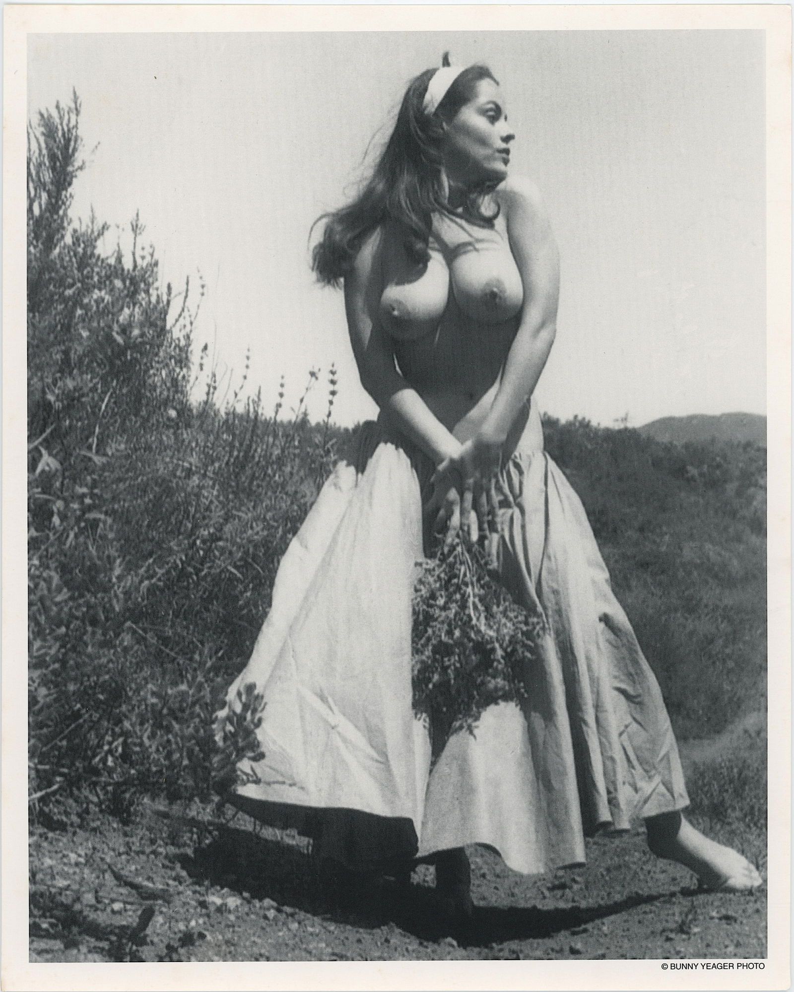 BUNNY YEAGER Vintage Pin Up Litho Model DIANE WEBBER: This lot is consigned by a collector in RI. The provenance is from Bunny Yeager's estate/archives. Linnea Eleanor "Bunny" Yeager (March 13, 1929 - May 24, 2014) was an American photographer and pin-up