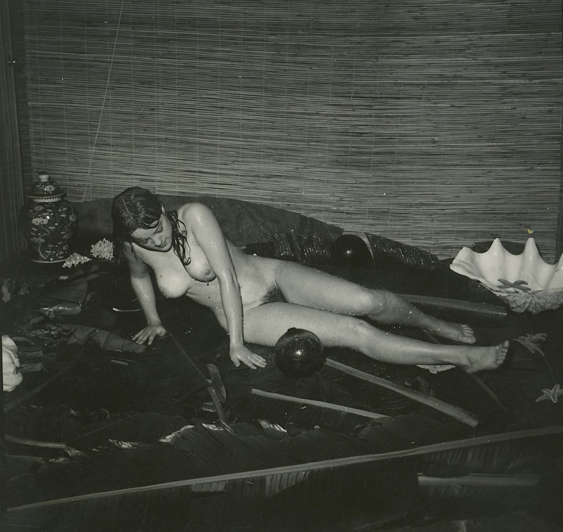 ANDRÉ DE DIENES Vintage Photo 1950s-1960s Nude Study: The provenance of this photo is from the estate/archives of notable photographer André de Dienes (Hungarian 1913 - 1986) in CA. André de Dienes is a well-known photographer, especially recognized fo