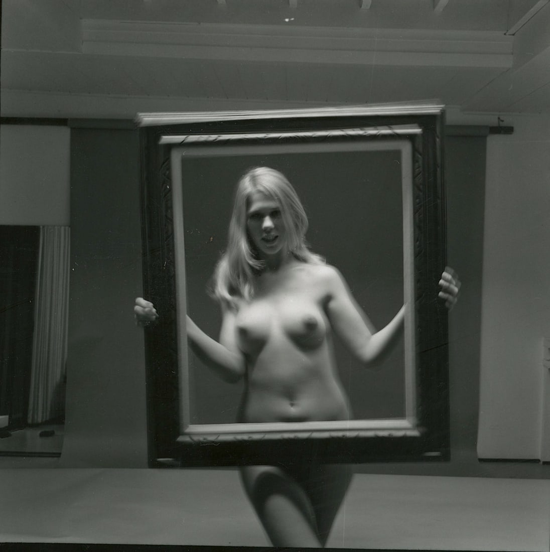 ANDRÉ DE DIENES Vintage Photo 1950s-1960s Nude Study: The provenance of this photo is from the estate/archives of notable photographer André de Dienes (Hungarian 1913 - 1986) in CA. André de Dienes is a well-known photographer, especially recognized fo