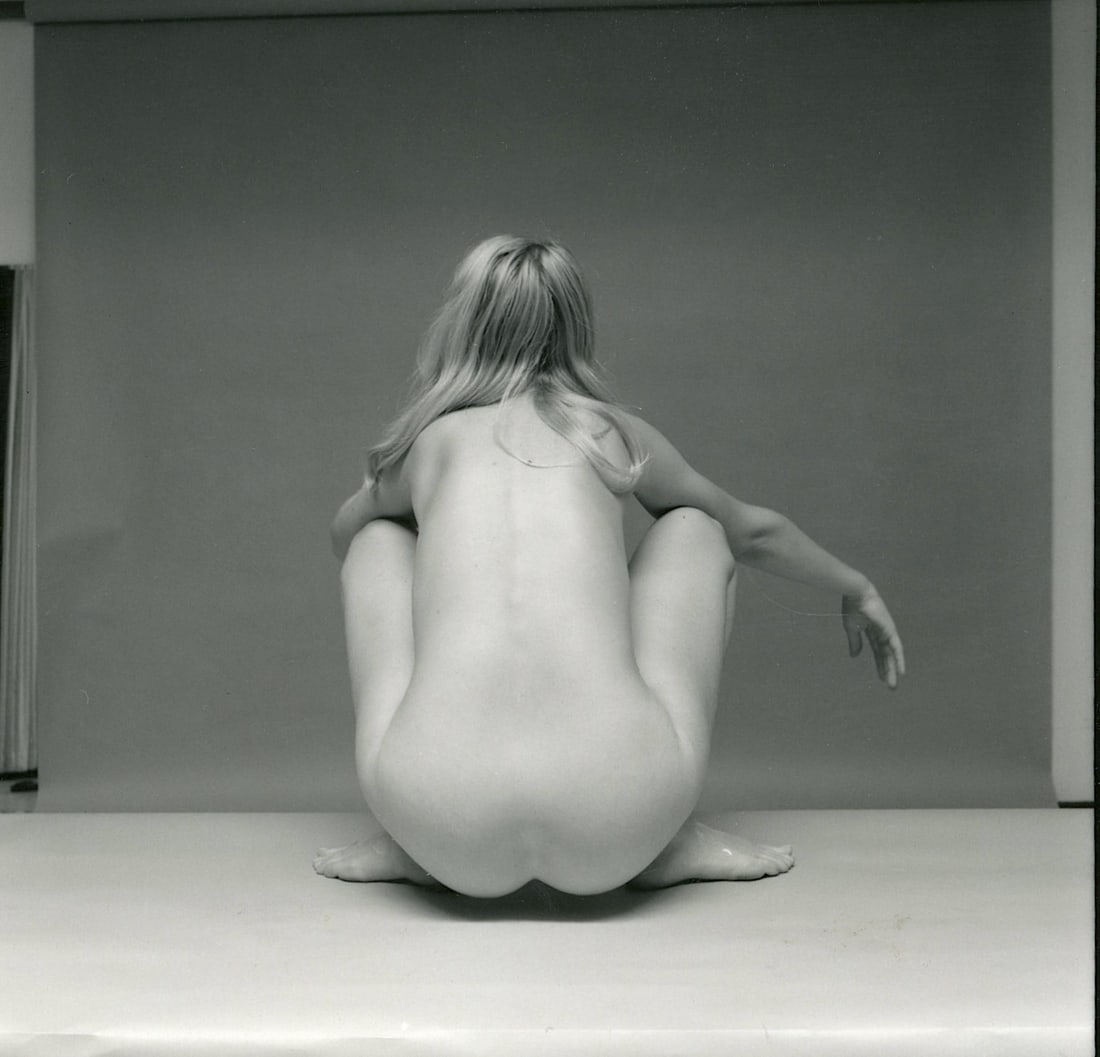 ANDRÉ DE DIENES Vintage Photo 1950s-1960s Nude Study: The provenance of this photo is from the estate/archives of notable photographer André de Dienes (Hungarian 1913 - 1986) in CA. André de Dienes is a well-known photographer, especially recognized fo