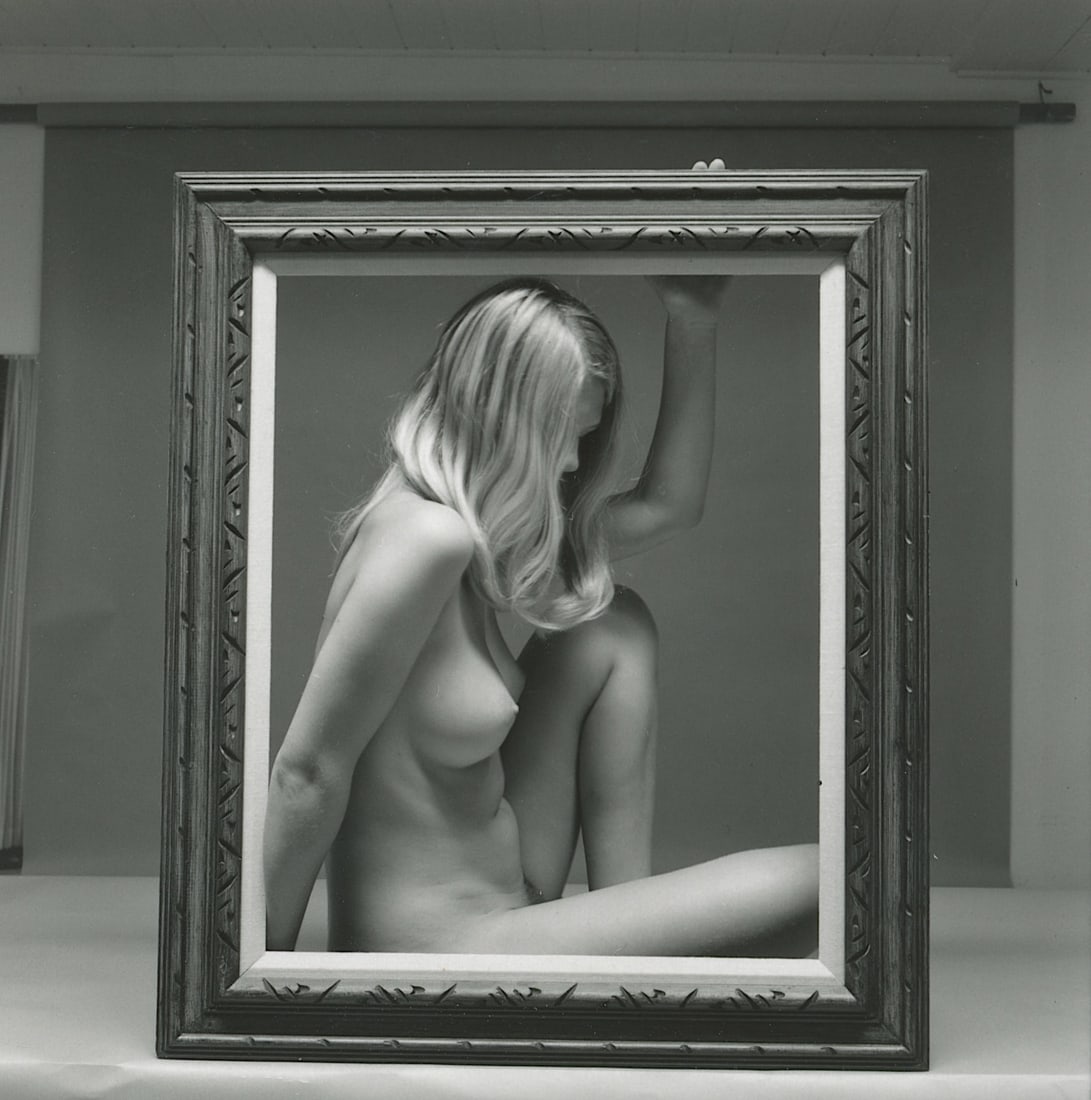 ANDRÉ DE DIENES Vintage Photo 1950s-1960s Nude Study: The provenance of this photo is from the estate/archives of notable photographer André de Dienes (Hungarian 1913 - 1986) in CA. André de Dienes is a well-known photographer, especially recognized fo