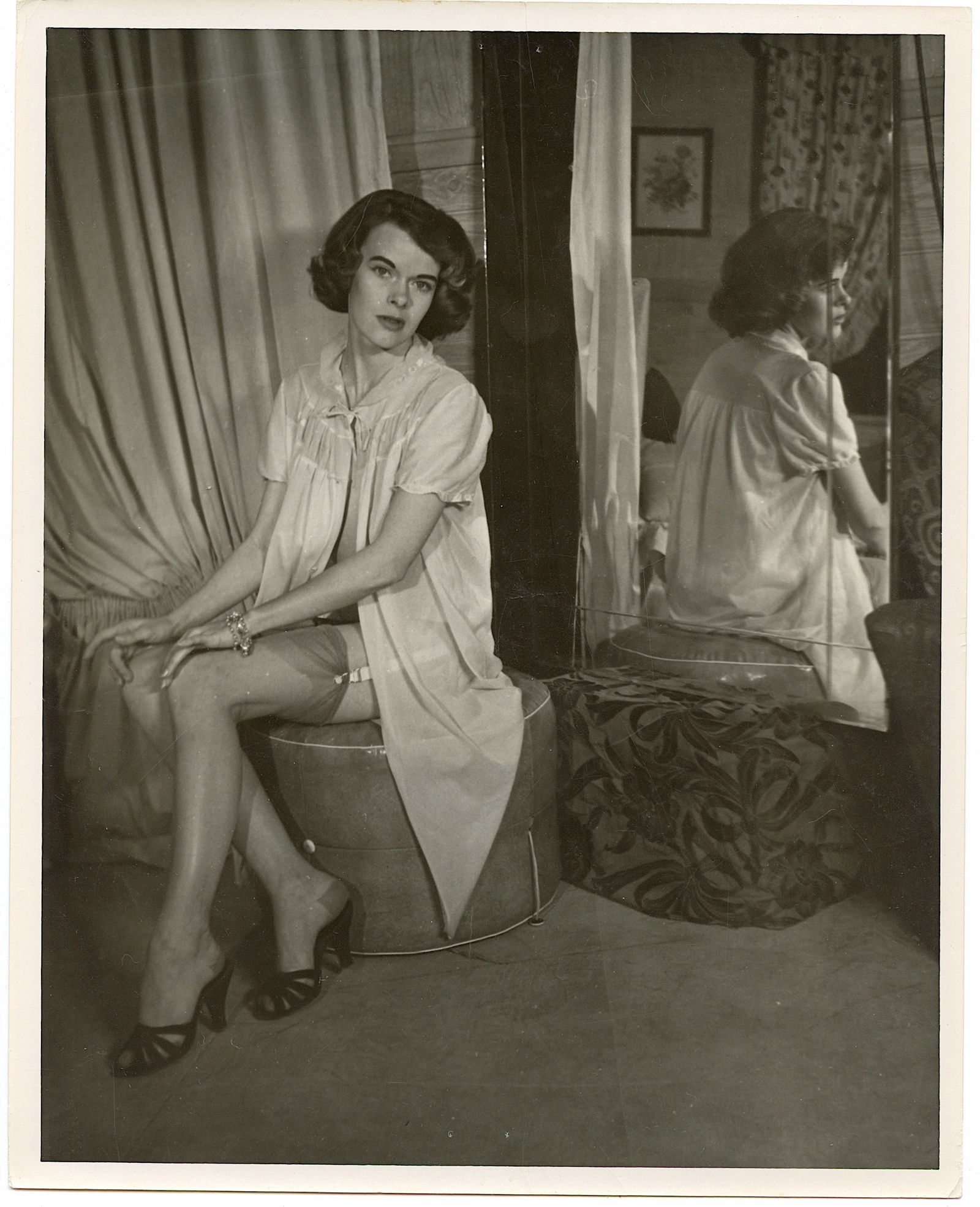 Vintage Original Photograph Pin Up Model 1930s - 1950s (1 of 2)