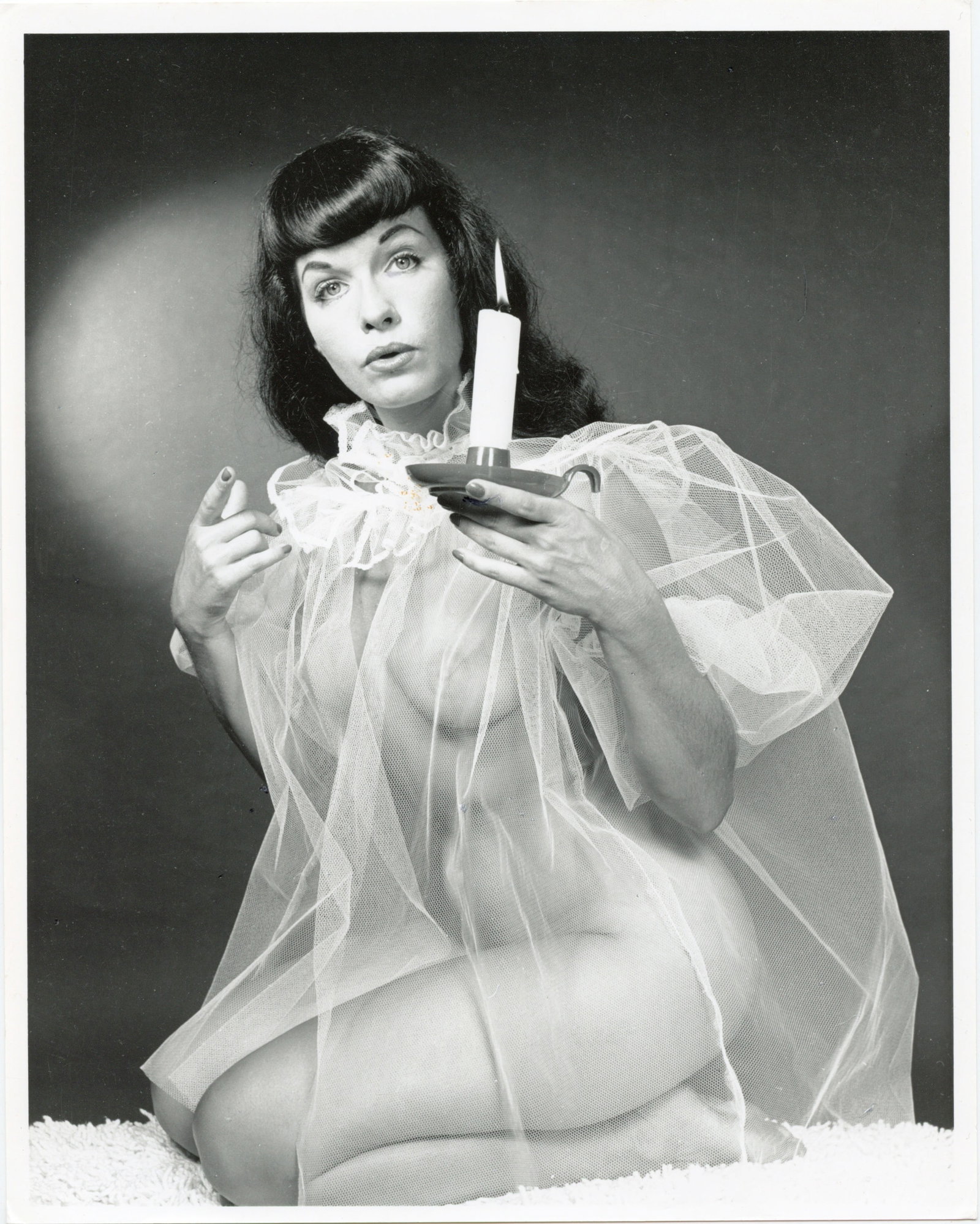 Print Original Photograph BETTIE PAGE BY BUNNY YEAGER Stamped: This lot is from the estate of collector in RI. We have included quality images to show it's actual condition. The dimensions are Approx. 10" x 8" (small variances can occur). This lot is located in B